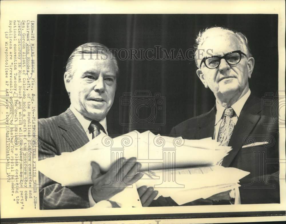 1972 Press Photo Chairman John Rhodes, Sen. Gordon Allot hold draft papers, FL.
