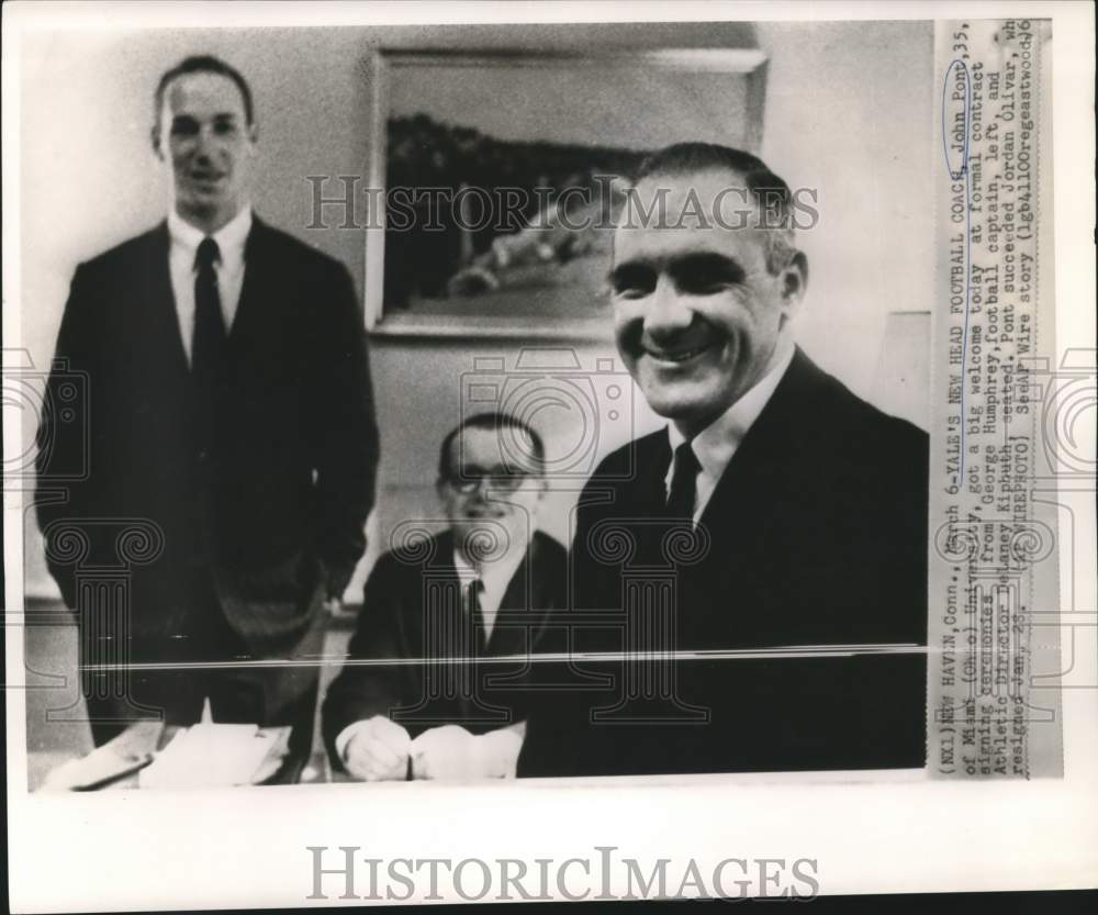 1963 Press Photo Yale football leaders welcomes new head coach John Pont, CT.