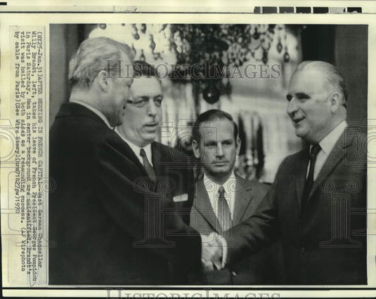 1970 Press Photo Willy Brandt takes leave of France's Georges Pompidou in Paris