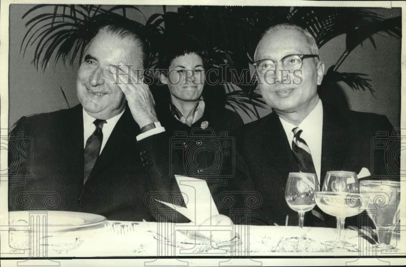 Load image into Gallery viewer, 1970 Press Photo French Pres. Georges Pompidou &amp; UN Sec.-Gen. U Thant at a lunch
