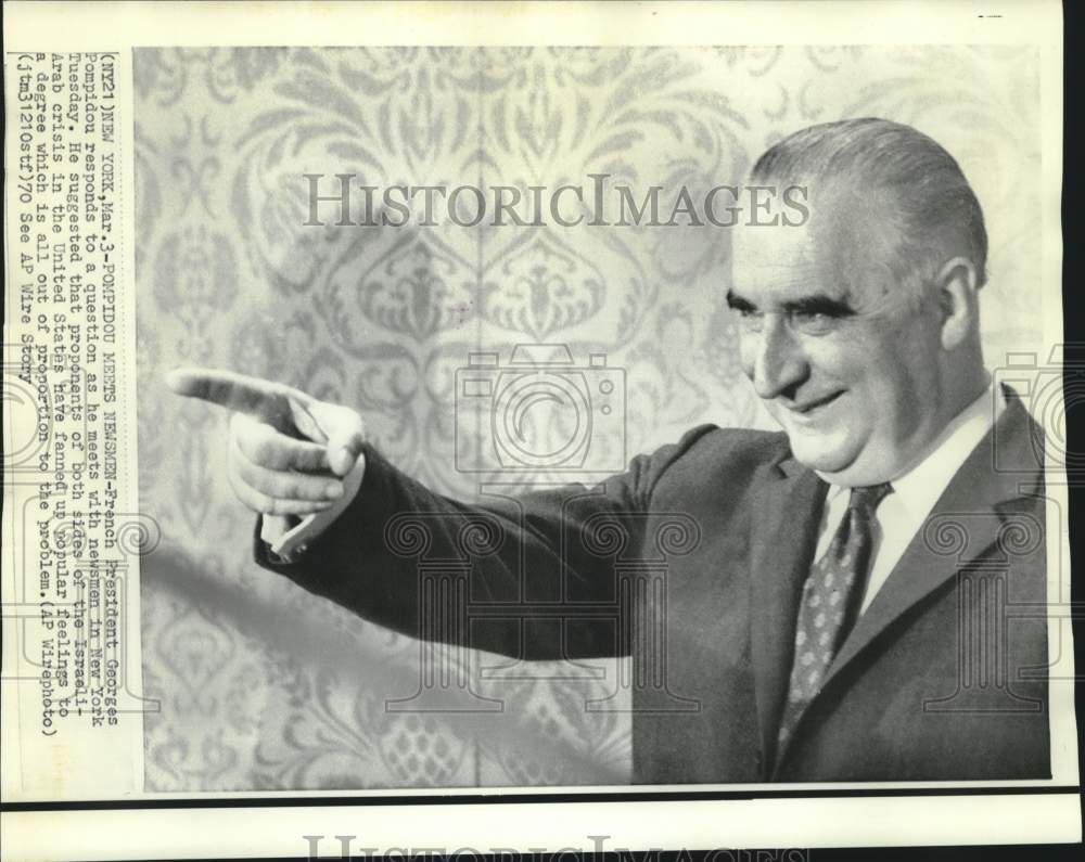 1970 Press Photo French Pres. Georges Pompidou chats with newsmen in New York