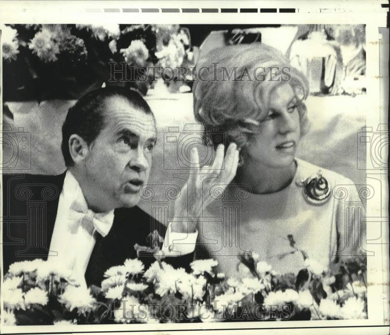 Load image into Gallery viewer, 1970 Press Photo Pres. Nixon chats with Mrs. Georges Pompidou at a dinner in NY
