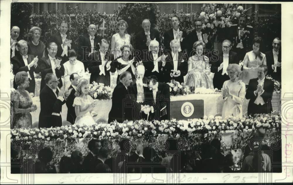 1970 Press Photo President Nixon, Daughter with French President, Wife, New York