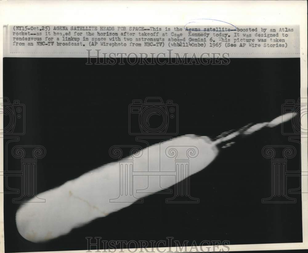 1965 Press Photo An Agena satellite heads for the horizon, Cape Kennedy, Florida