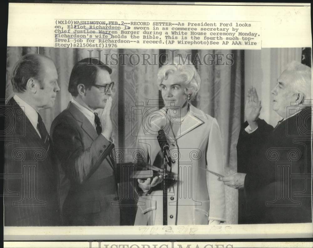1976 Press Photo Elliot Richardson&#39;s Commerce Secretary swearing in ceremony