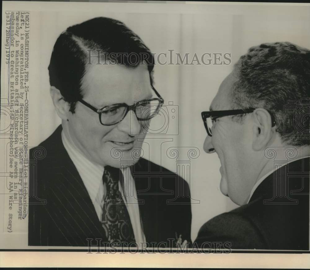 1975 Press Photo Elliot Richardson congratulated by Kissinger in Washington