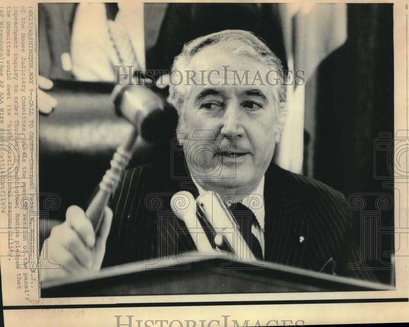 Load image into Gallery viewer, 1974 Press Photo Chairman Peter Rodino gavels opening session in Washington
