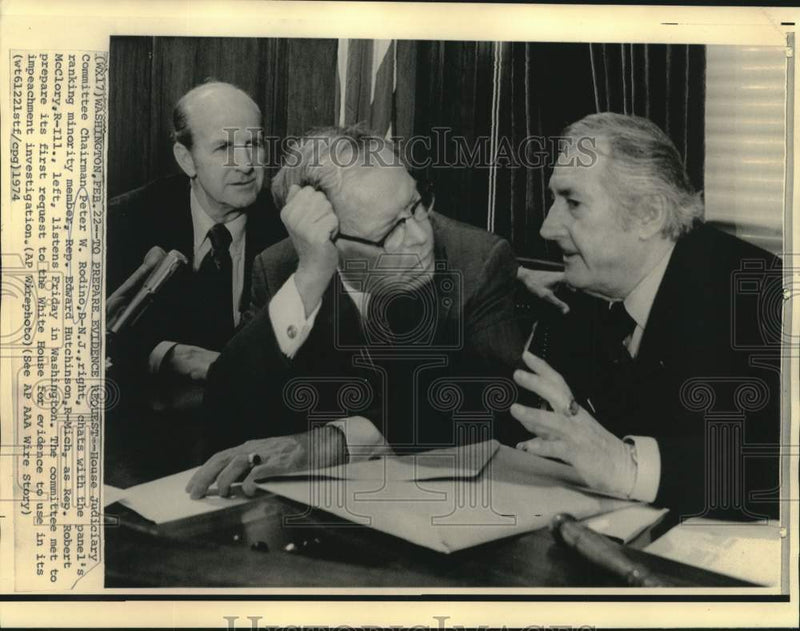 Load image into Gallery viewer, 1974 Press Photo Chairman Peter Rodino chats with panel members in Washington
