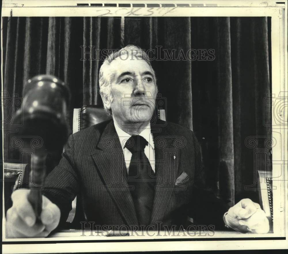 1973 Press Photo Rep. Peter Rodino gavels for an impeachment meeting, Washington