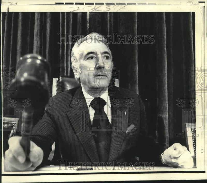 Load image into Gallery viewer, 1973 Press Photo Rep. Peter Rodino gavels for an impeachment meeting, Washington
