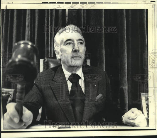 1973 Press Photo Rep. Peter Rodino gavels for an impeachment meeting, Washington