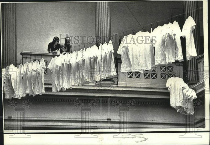 Load image into Gallery viewer, 1970 Press Photo Artist Anthony Rice and wife survey T-shirt sculpture in D.C.
