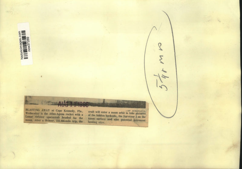 Load image into Gallery viewer, 1966 Press Photo Atlas-Agena rocket with Lunar Orbiter blast from Cape Kennedy
