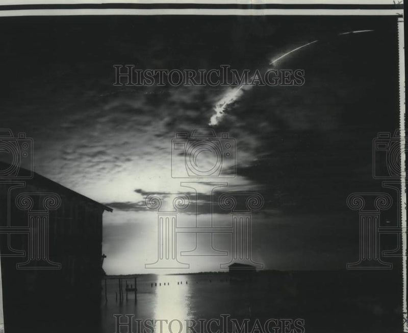 Load image into Gallery viewer, Press Photo Titan 3 streaks orbit-ward above boathouses near Cape Kennedy
