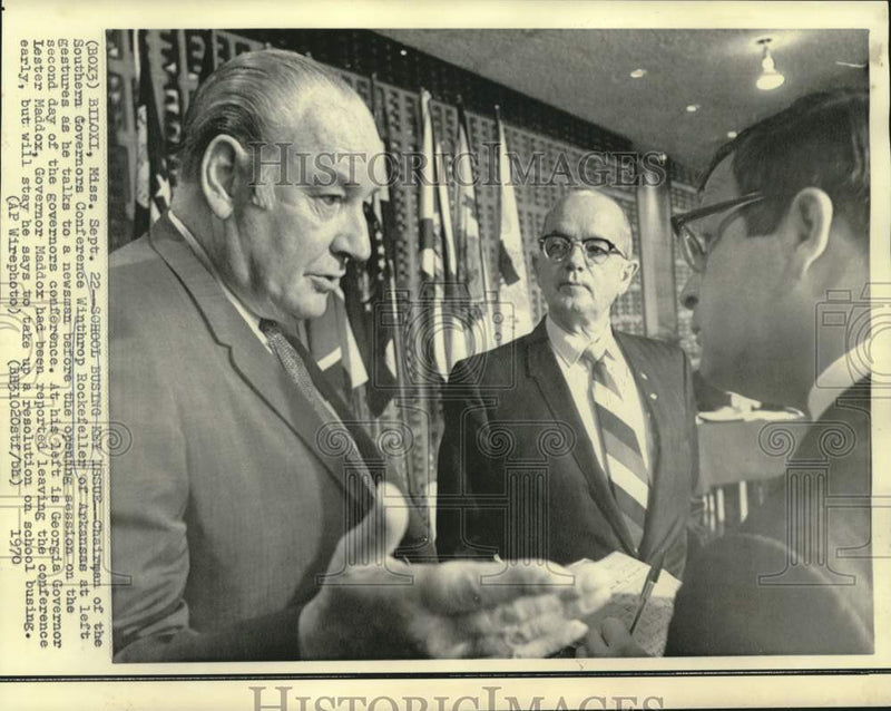 Load image into Gallery viewer, 1970 Press Photo Governors Winthrop Rockefeller and Lester Maddox at MS meeting
