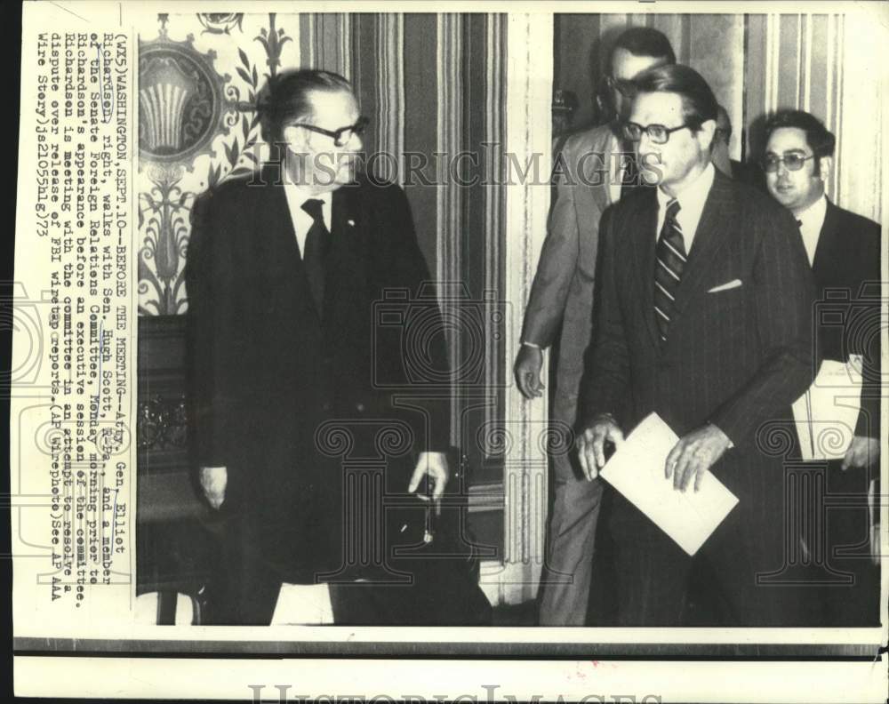 1973 Press Photo Elliot Richardson, Hugh Scott and committee member in D.C.