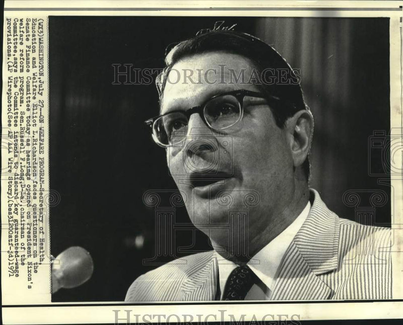 Load image into Gallery viewer, 1971 Press Photo HEW Secretary Elliot Richardson questioned at Finance Committee
