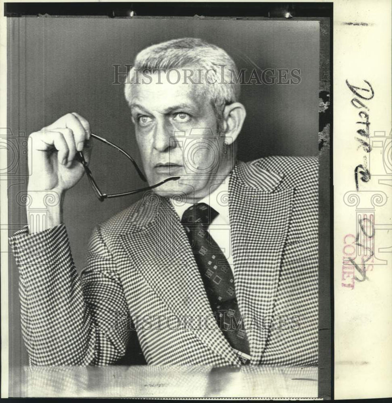 Load image into Gallery viewer, 1973 Press Photo American Academy of Family Physicians president Dr. James Price
