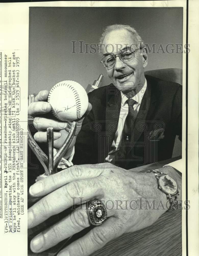 1973 Press Photo Pittsburgh Pirates announcer Bob Prince with championship ring