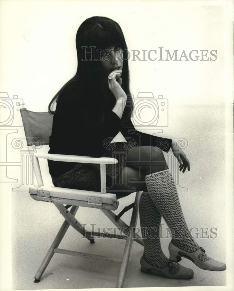 1969 Press Photo Body language of unconscious sex responses - now37460
