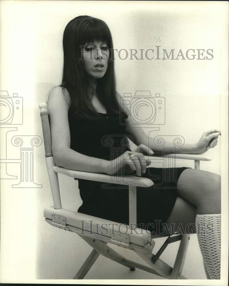 1969 Press Photo Julie Prince uses body language to show impatience - now37463