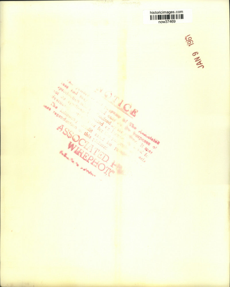 1960 Press Photo Schilder's disease victim Brenda Sue Priddy waits for mail