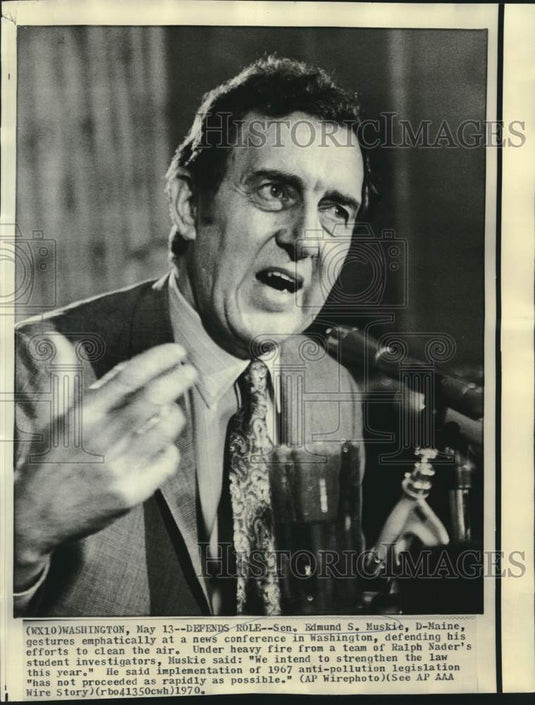 1970 Press Photo Senator Edmund Muskie gestures at Washington news conference