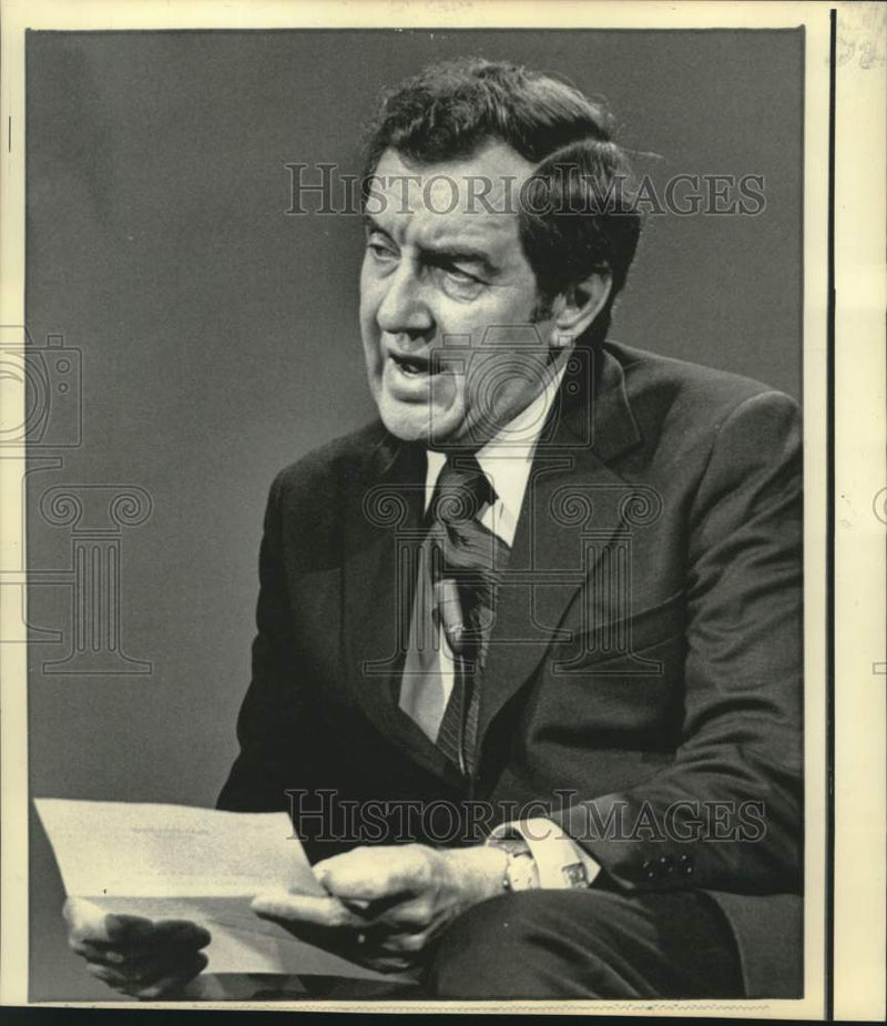 Load image into Gallery viewer, 1972 Press Photo Edmund Muskie reads resolution on ABC's "Issues and Answers."
