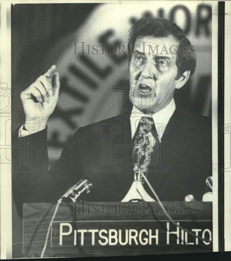 Load image into Gallery viewer, 1972 Press Photo Senator Edmund S. Muskie speaks before Pittsburgh convention
