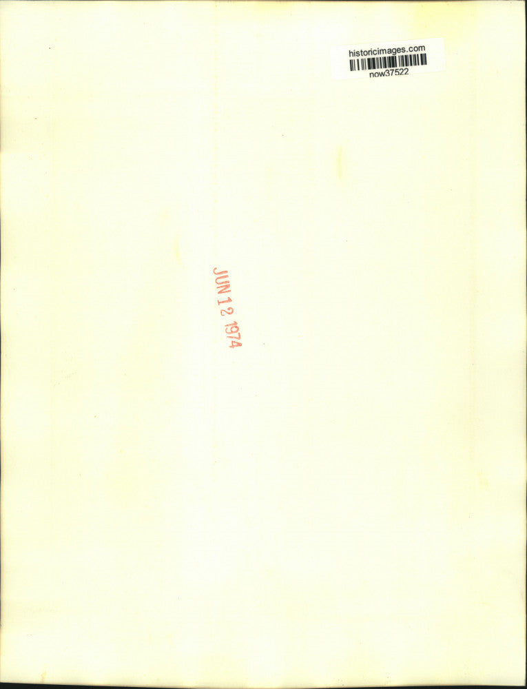 1974 Press Photo Senator Edmund Muskie talks with newsmen in Washington