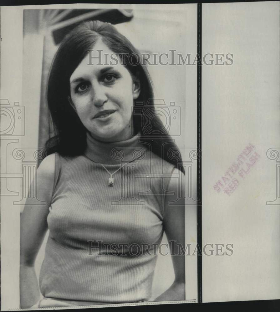 1968 Press Photo Receptionist Jane Nassau at London&#39;s New Earl&#39;s Court Hotel