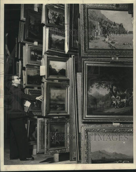 1967 Press Photo Dr. Gustav Wilhelm checks paintings for cleaning and restoring