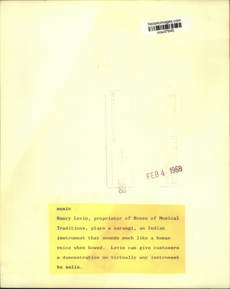 1968 Press Photo House of Musical Traditions owner Henry Levin plays a sarangi