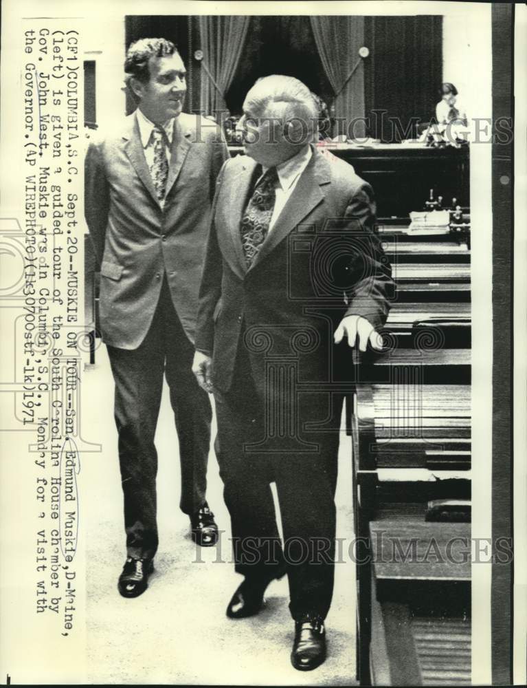 1971 Press Photo Senator Edmund Muskie and Governor John West tour SC House