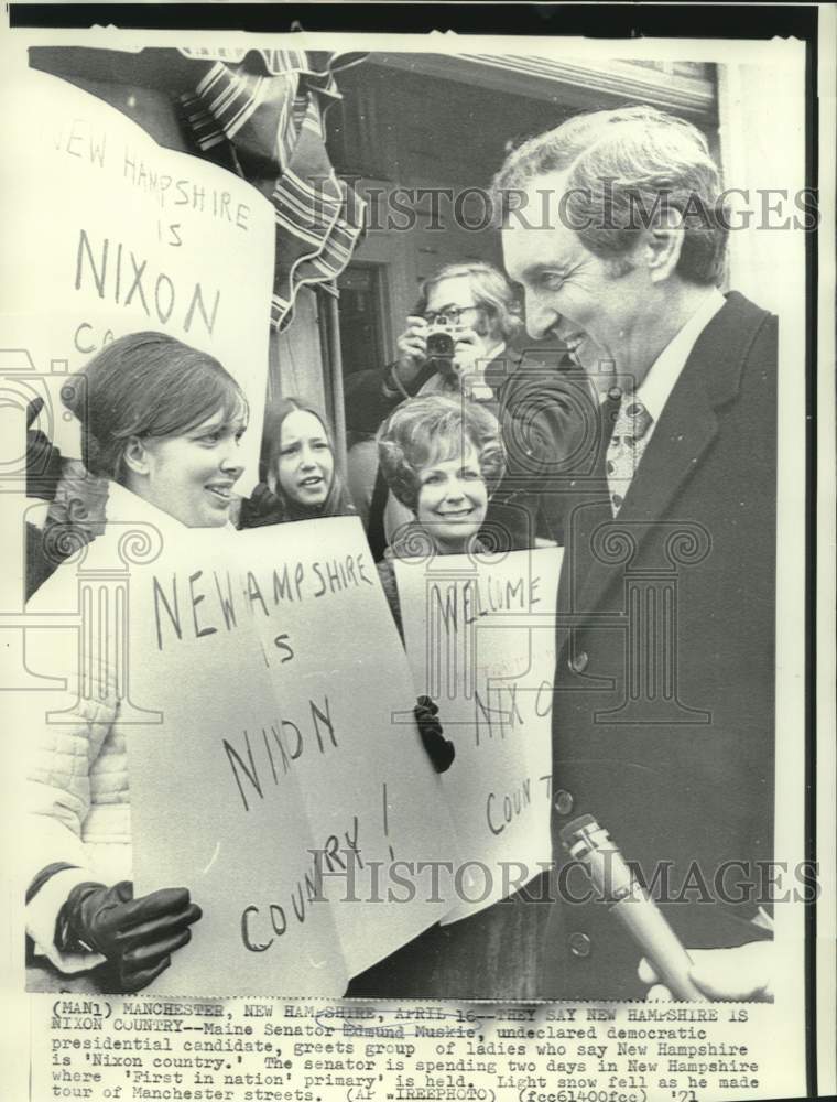 1971 Press Photo Senator Edmund Muskie greets New Hampshire ladies group- Historic Images