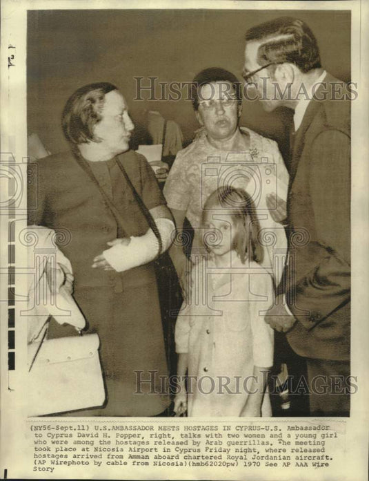 1970 Press Photo United States Ambassador David Popper meet hostages in Cyprus