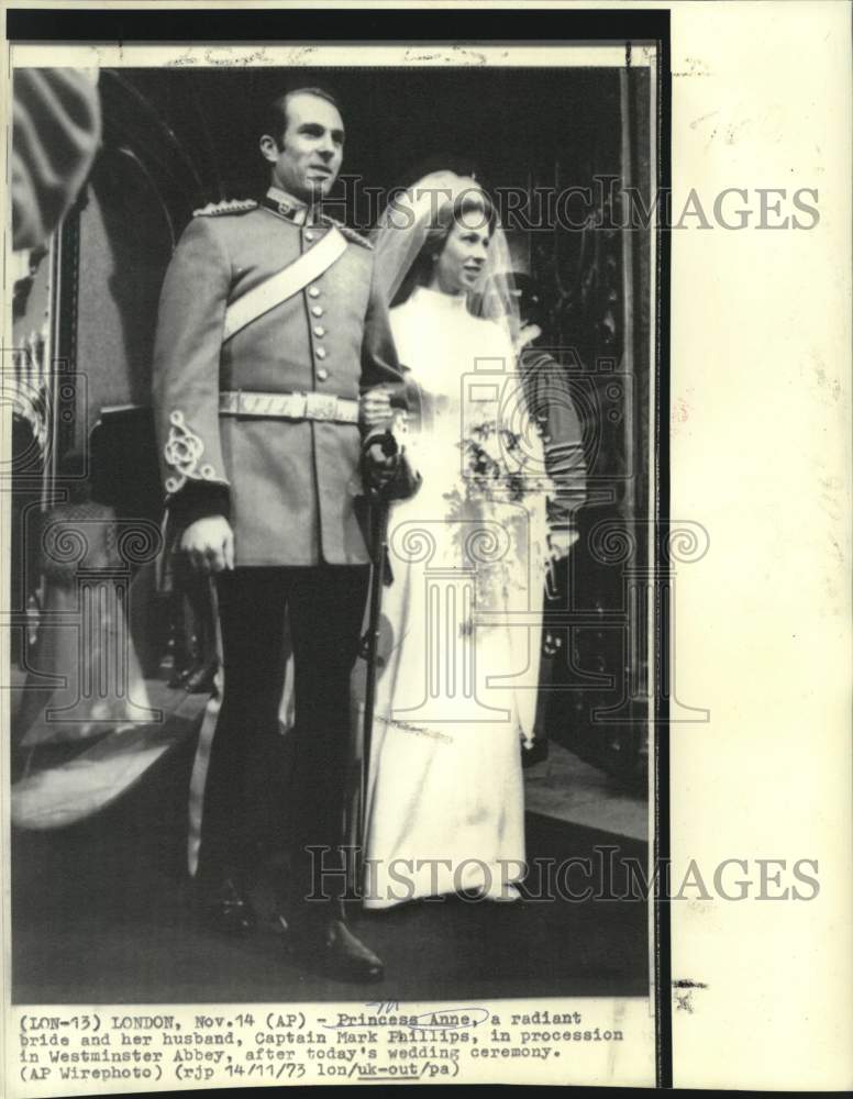 Load image into Gallery viewer, 1973 Press Photo Princess Anne and Mark Phillips wed at Westminster Abbey

