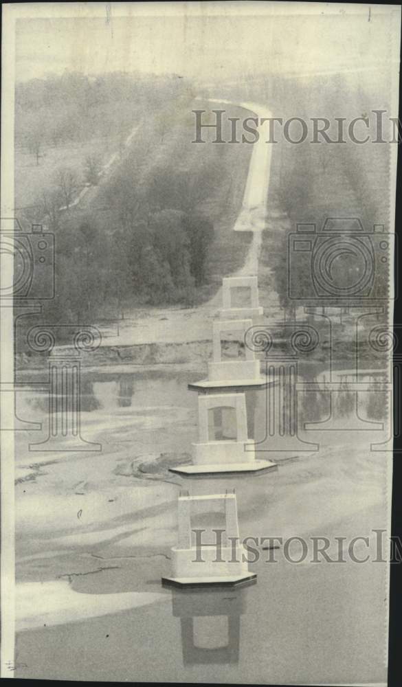 Load image into Gallery viewer, 1966 Press Photo Red River Bridge piers built during Davis administration in LA
