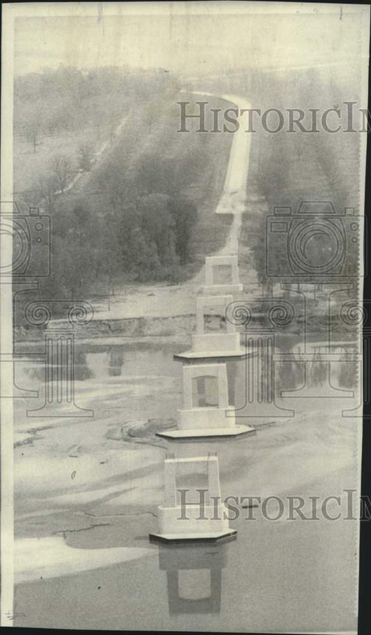 1966 Press Photo Red River Bridge piers built during Davis administration in LA