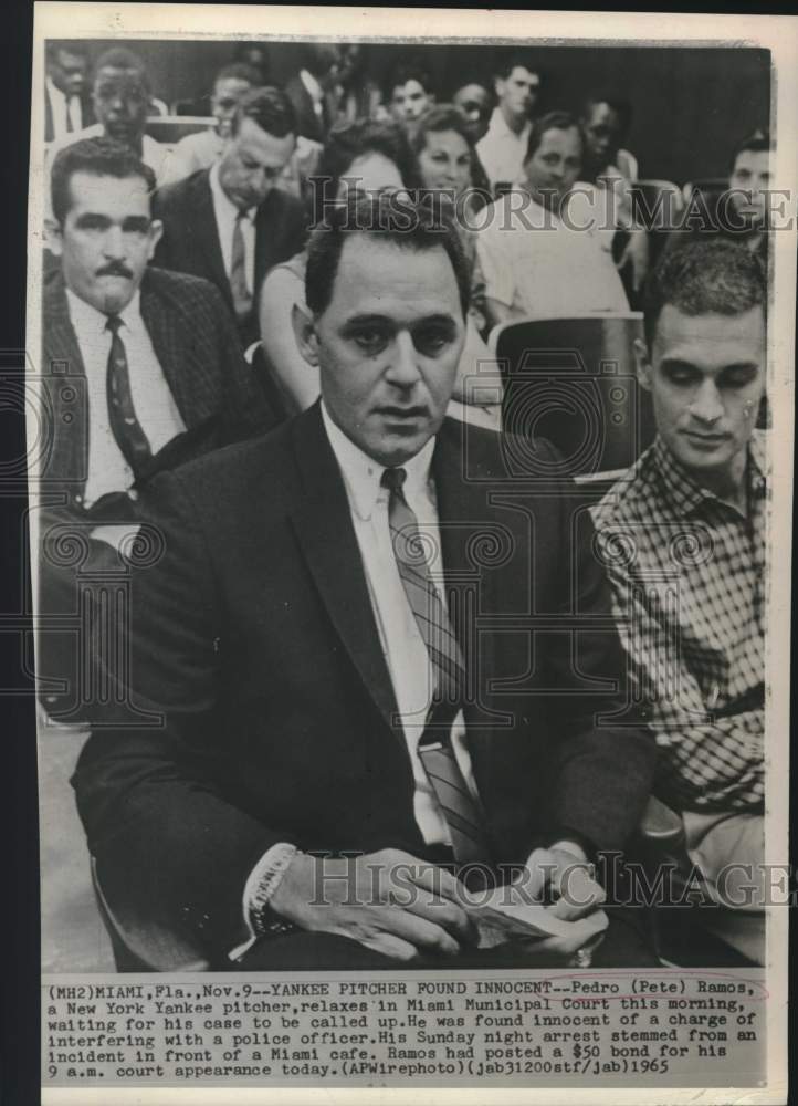 Load image into Gallery viewer, 1965 Press Photo New York Yankee pitcher Pedro (Pete) Ramos in Miami courtroom
