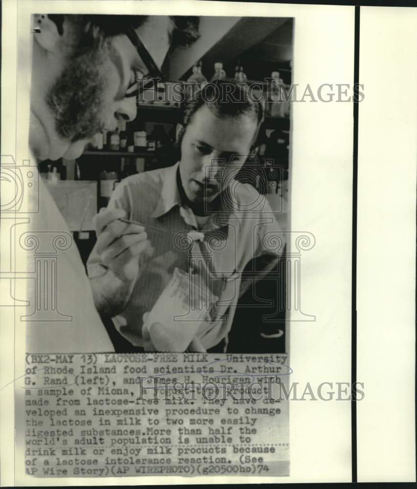 1974 Press Photo Dr. Arthur Rand and James Hourigan develop lactose-free milk