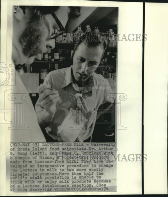 1974 Press Photo Dr. Arthur Rand and James Hourigan develop lactose-free milk