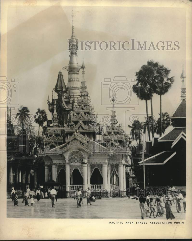 1962 Press Photo Rangoon&#39;s Shwedagon Pagoda popular tourist attraction