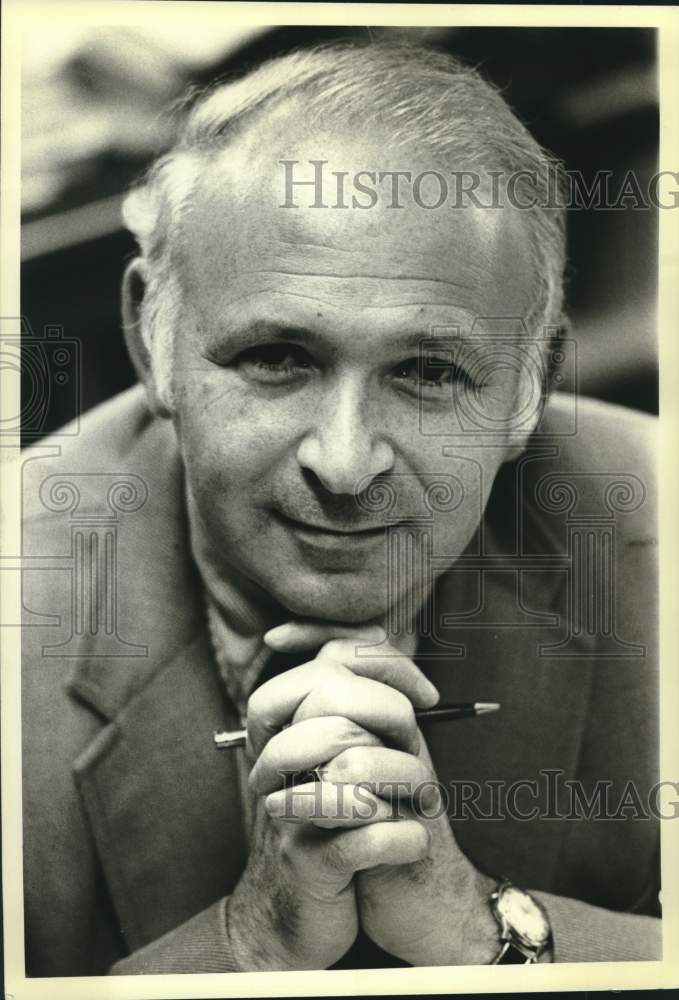 1981 Press Photo Yale University economist Gustav Ranis interviewed on campus