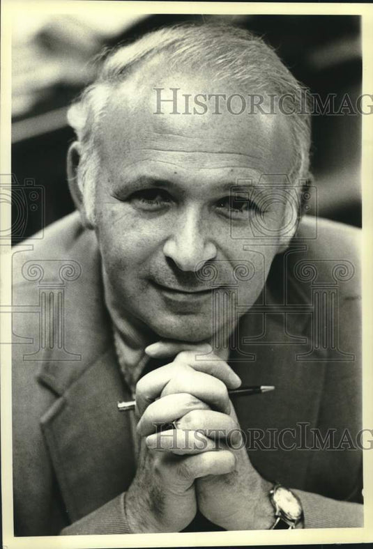 1981 Press Photo Yale University economist Gustav Ranis interviewed on campus