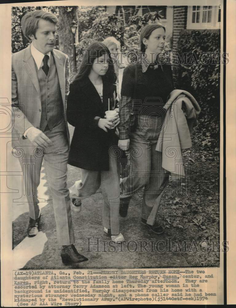 1974 Press Photo Kidnapped &quot;Atlanta Constitution&quot; Editor&#39;s Daughters Return Home