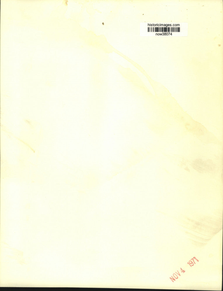 1971 Press Photo Four-foot Elephant Ear leaf dwarfs Pearl Simpson in Greenville