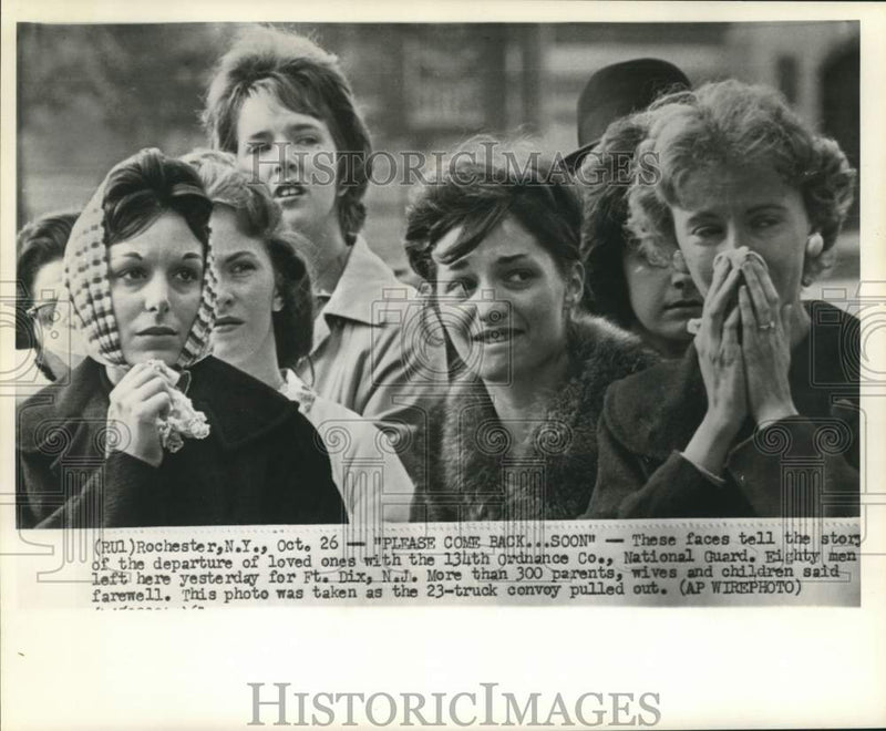Load image into Gallery viewer, 1961 Press Photo National Guardsmen family saying farewell to 134th Ordnance Co

