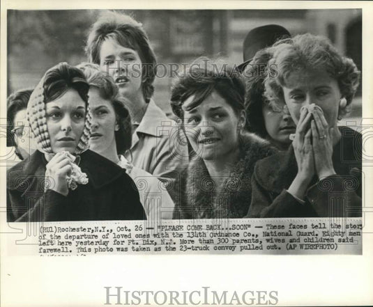 1961 Press Photo National Guardsmen family saying farewell to 134th Ordnance Co