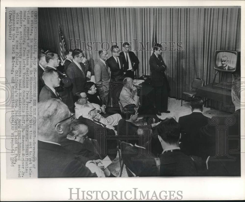 Load image into Gallery viewer, 1965 Press Photo State Governors watch a Vietnam television report, Minneapolis
